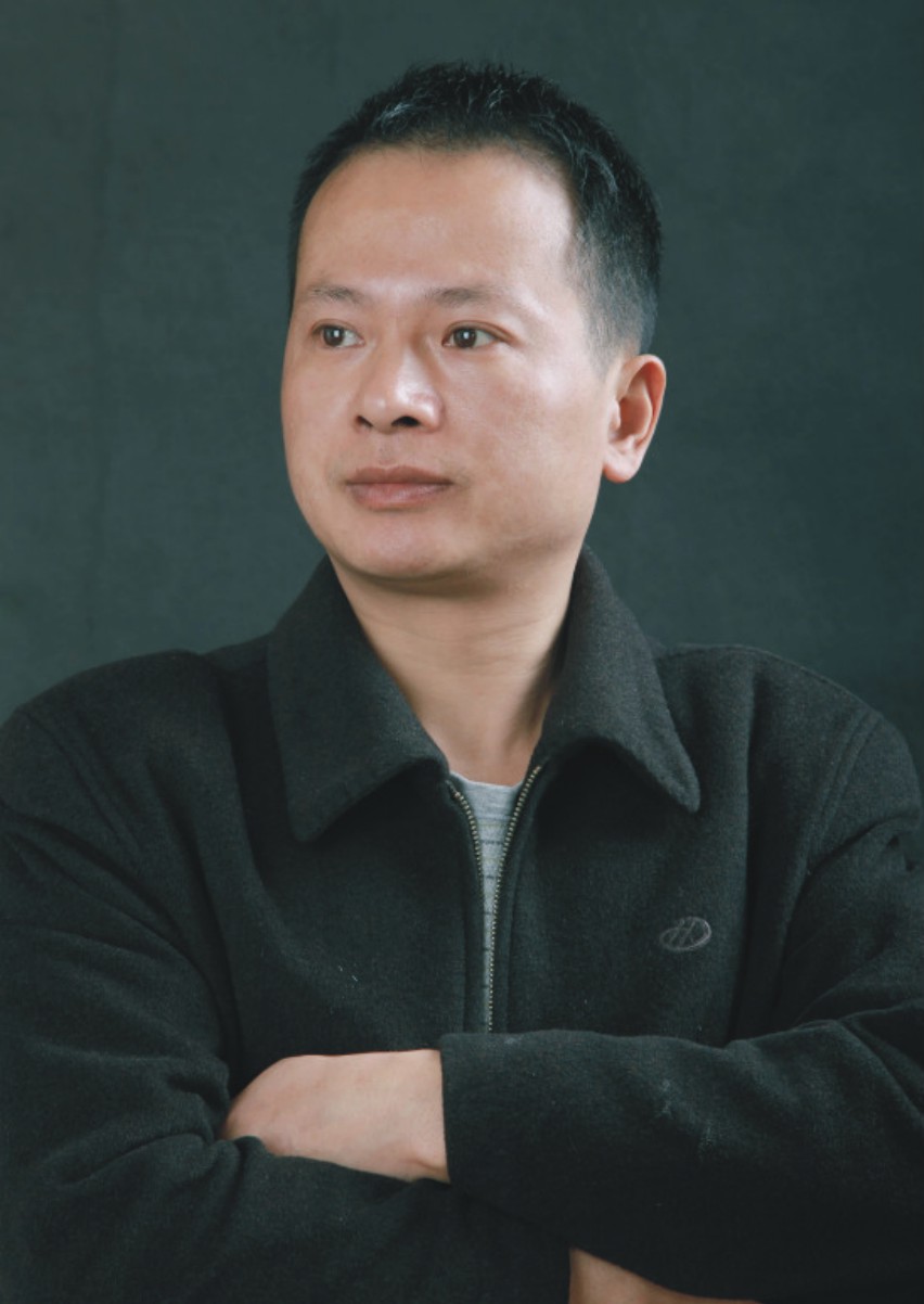  p>曹艺冉,原名曹文华,1968年生于景德镇,1986年在陶彩瓷厂参加工作