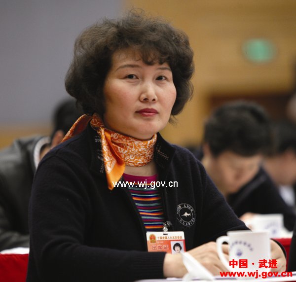 2002年获全国"十大农民女状元"称号,当选为全国第十届人大代表,常州市