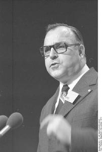  p>赫尔穆特·科尔(helmut kohl,1930年4月3日—2017年6月16日),生于