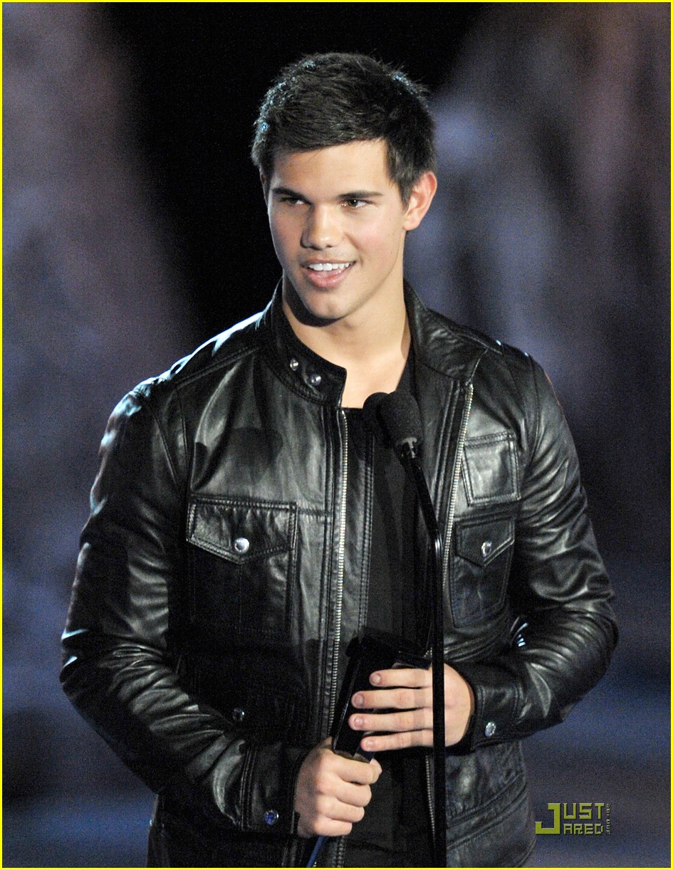  p>泰勒·洛特纳(taylor lautner),1992年2月11日出生于美国密歇根州