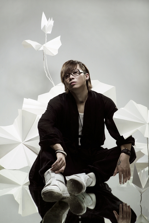 data-lemmaid="10327113">莲花府邸 /a>驻唱歌手,2009年10月" a