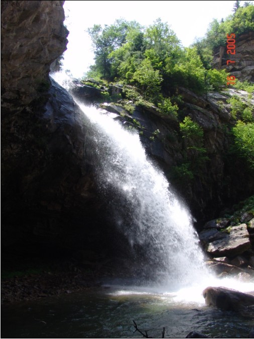 石沟瀑布风景区