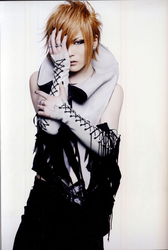  p>丽(高岛宏阳)是日本视觉系乐队the gazette(又名:大日本异端芸者)