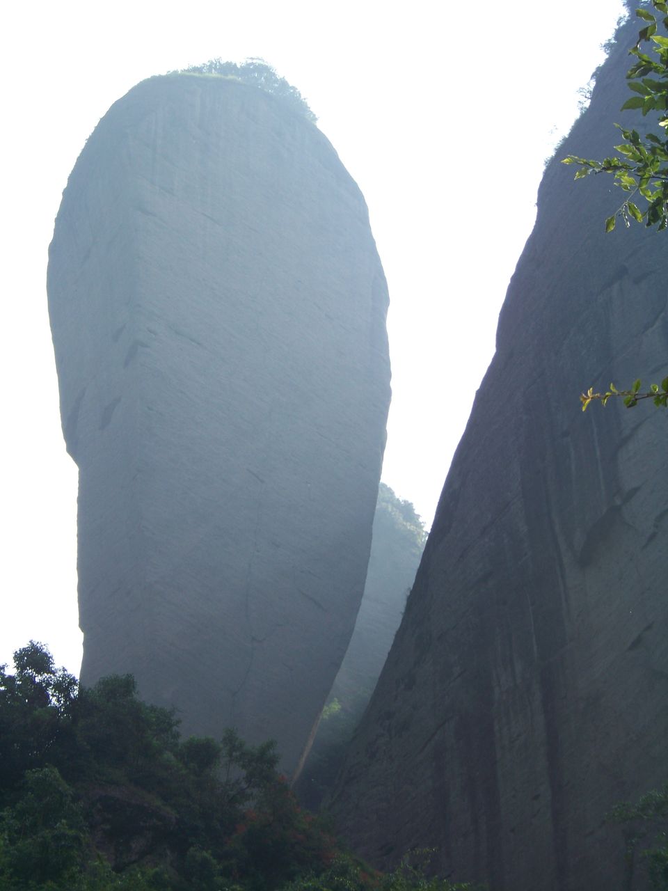  p data-id="gnwvf2mv1r">辣椒峰被誉为"丹霞之魂"的湖南崀山是正在