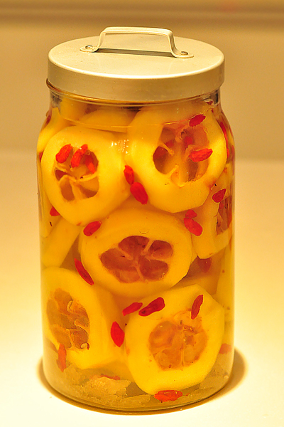  p>双乌木瓜酒是以制川乌,制草乌,木瓜为主料制作的药酒. /p>