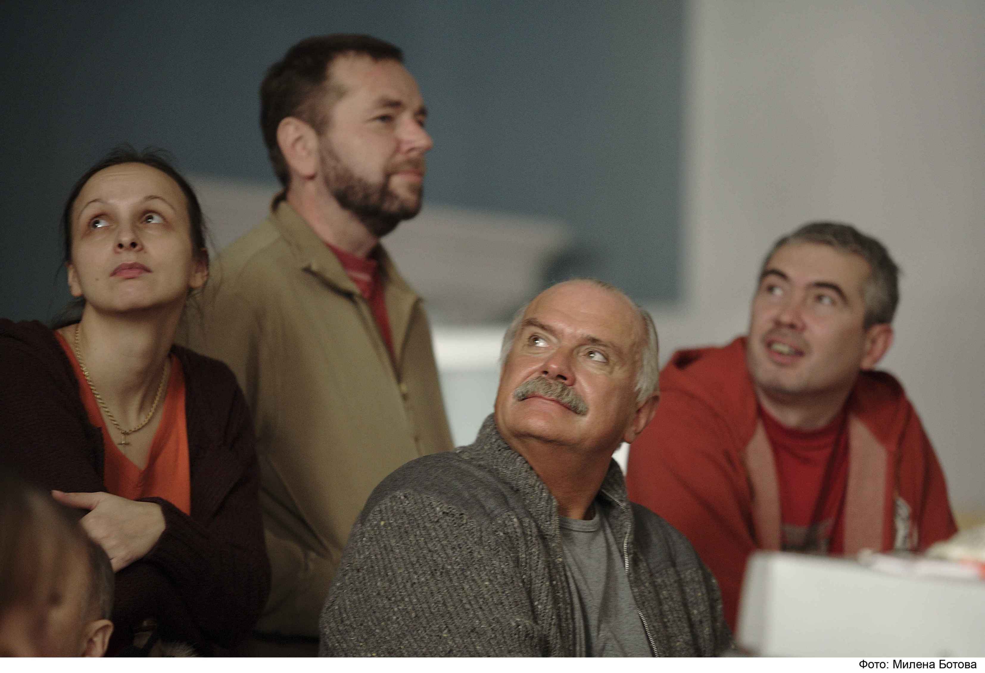  p>《十二怒汉》 i>(俄语名:12) /i>是尼基塔·米哈尔科夫执导的悬疑