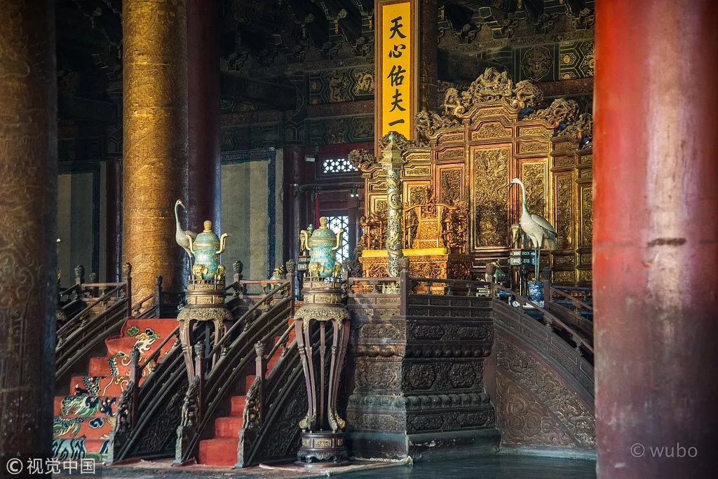 故宫背后的“网红大爷”：走遍9371间房，让600年故宫惊艳全世界_百科TA说