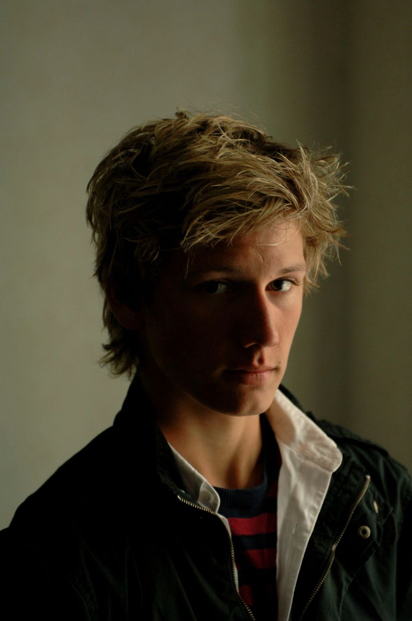  p>亚历克斯·帕蒂弗 i>(alex pettyfer) /i>,1990年4月10日出生于