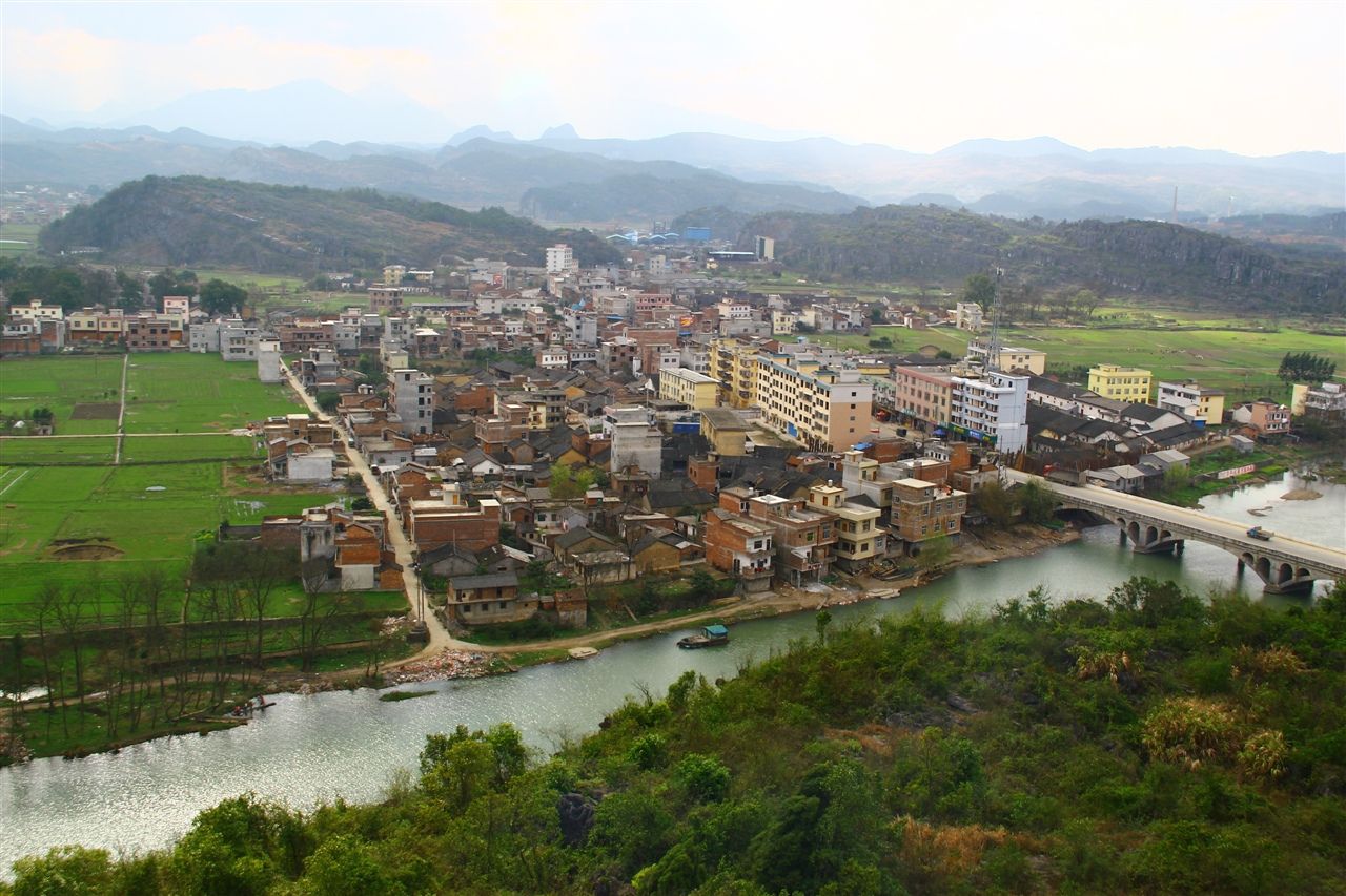  a target="_blank" href="/item/龙陵县/1203744" data-lemmaid="12