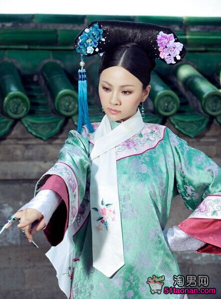  p>尔玛依娜,四川省阿坝藏羌自治州人,中国内地制片人,女演员,2007年