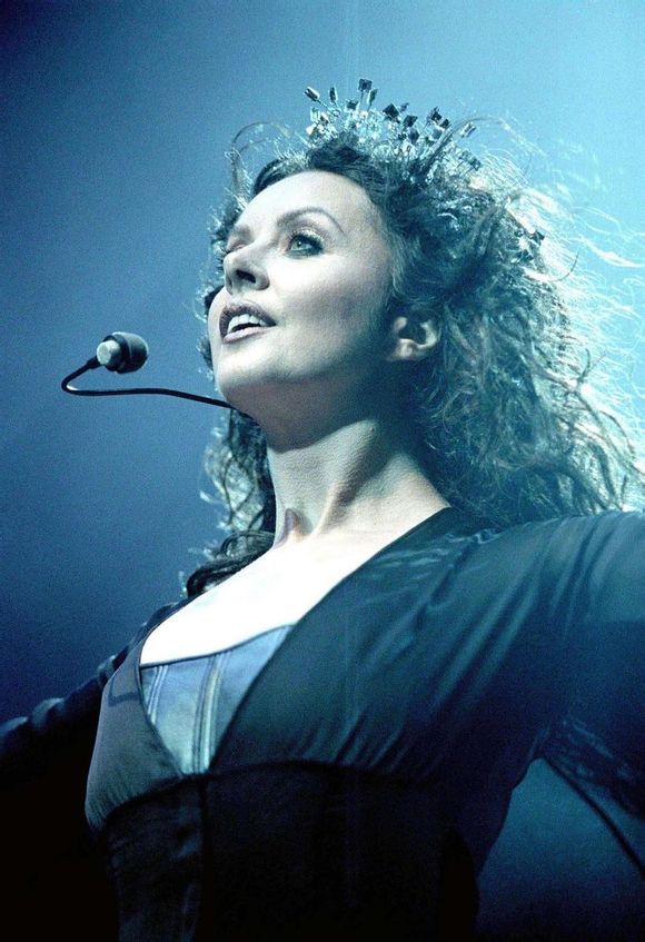  p>莎拉·布莱曼(sarah brightman),1960年8月14日出生于英国伯肯斯特