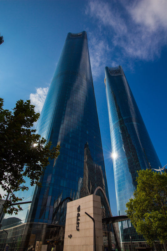 由两幢303米的超高层组成,截止2014年,为南昌第一高楼,总建筑面积43