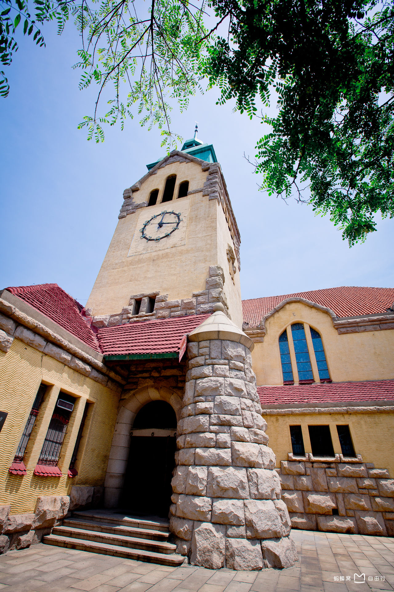  p data-id="gnzlkd7i6m">青岛基督教堂是青岛一著名的宗教建筑,国家