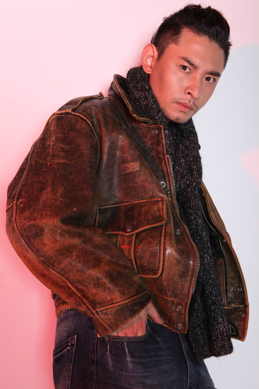 叶芃梓,1976年5月30日出生于陕西省西安市,中国内地影视男演员,毕业于