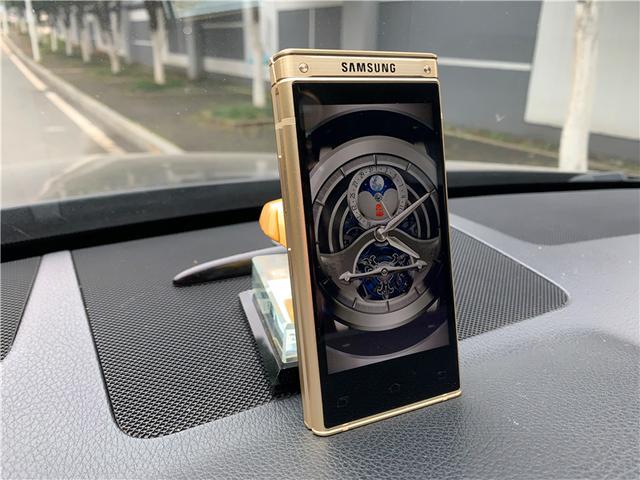  p>心系天下三星w2018是 a href="#">三星手机 /a>与 a href="#">中国