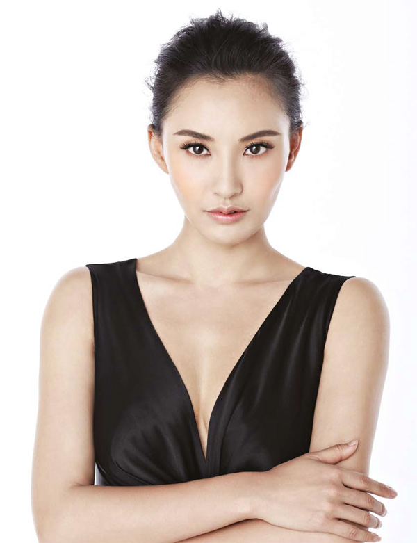  p>莫小奇(原名王萌萌,曾用名莫小棋,莫麒),1981年9月6日出生于中国