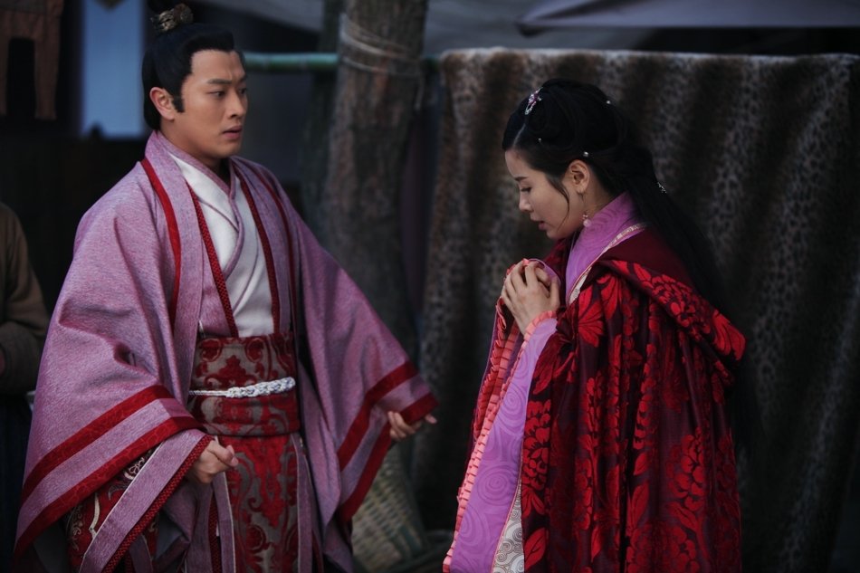  p data-id="gnwkpvsl0g">仲豪是蒋毅饰演的电视剧《凤凰牡丹》中的