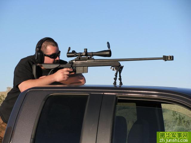  p>狙击步枪,指在普通步枪中挑选或专门设计制造,射击精度高,距离远