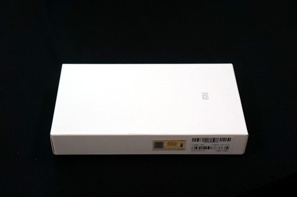  p>小米移动电源是小米公司推出的一款移动充电设备.