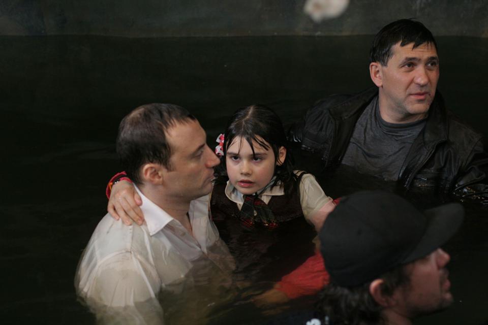  p>《夺命地铁》是由安东·梅格迪契夫执导, a target="_blank" href=