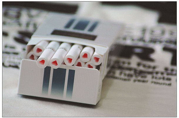 data-lemmaid="7461288">过滤嘴 /a>有粉色心形标志,为女士香烟