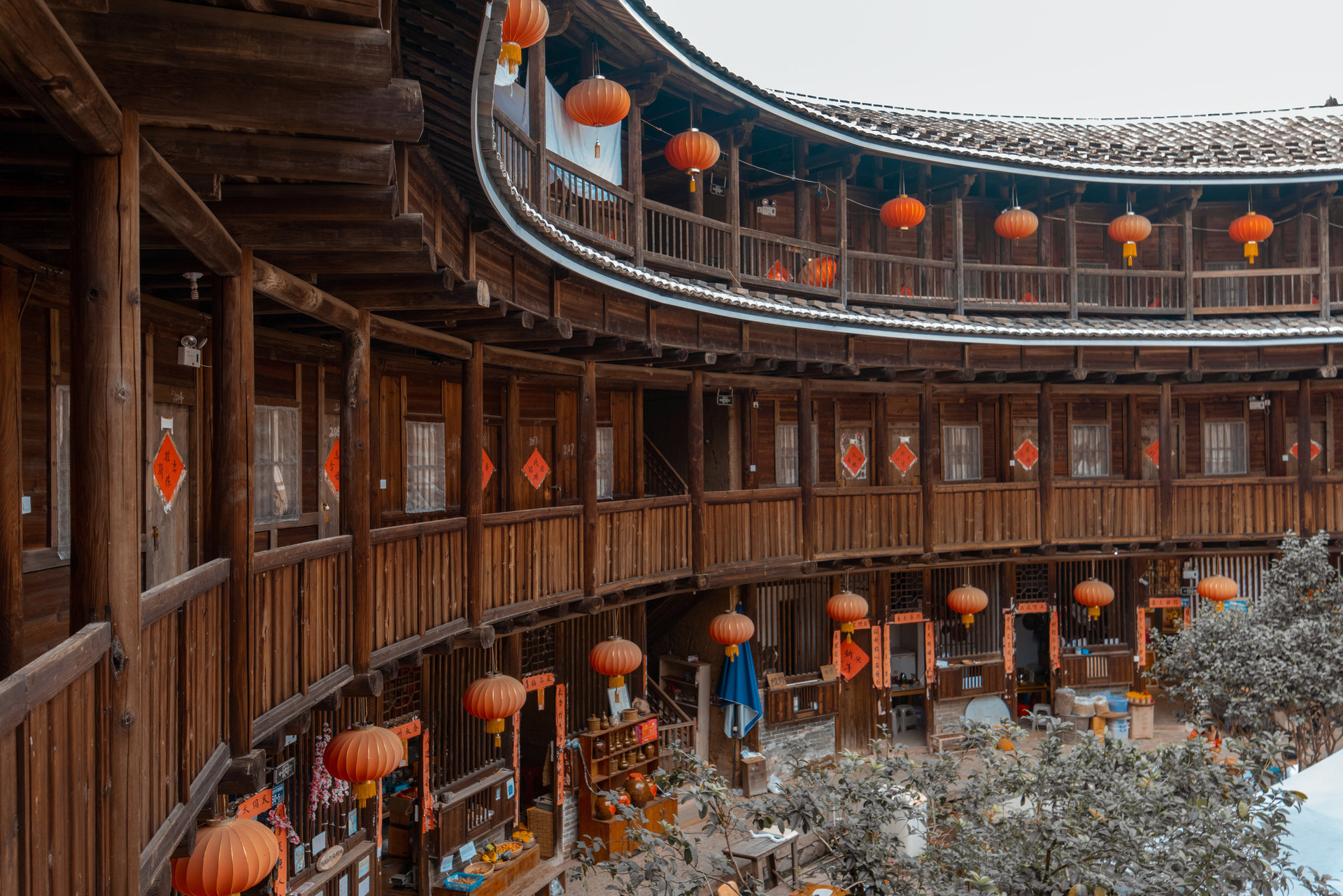  p>永定土楼,又称筒子楼.