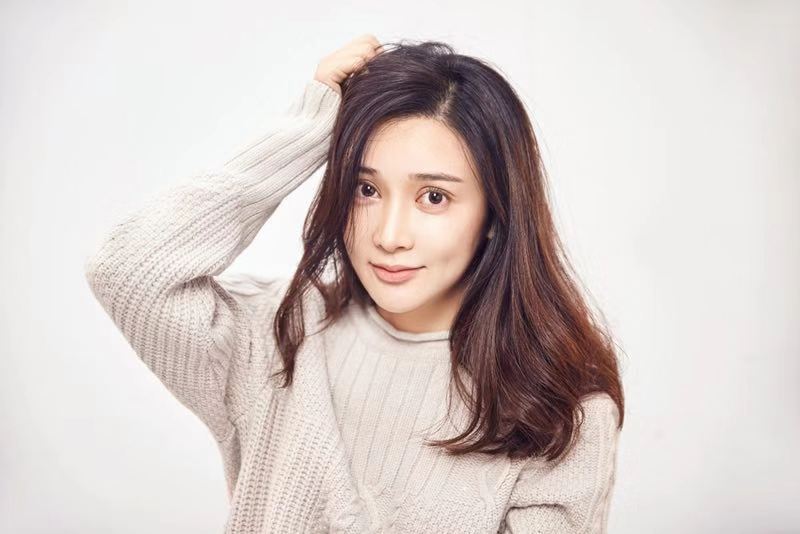  p>郝泽嘉 i>(原名:郝安磊), /i>1988年4月2日出生于黑龙江省鹤岗 