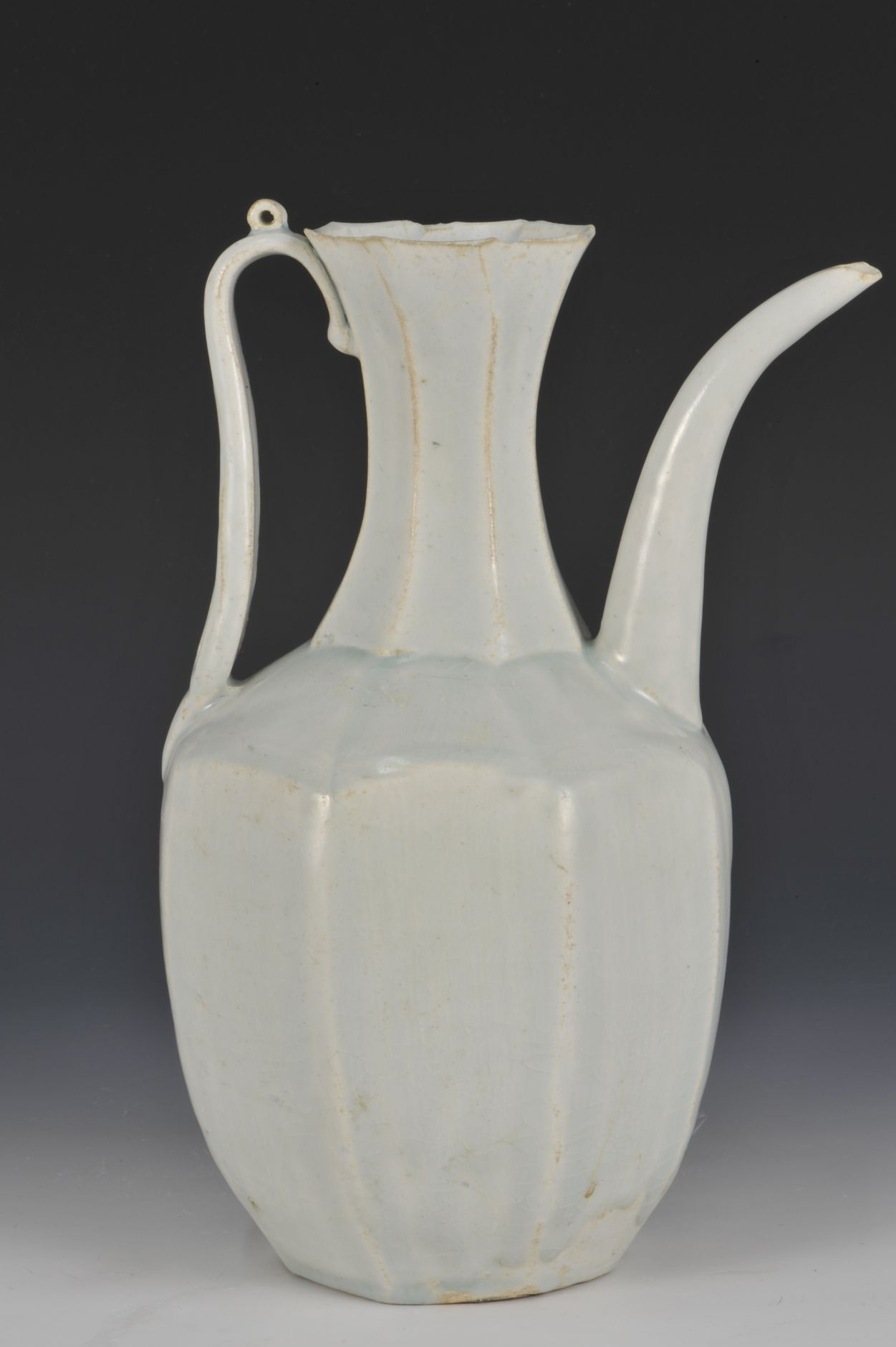 宋代青白釉八棱花口瓷执壶