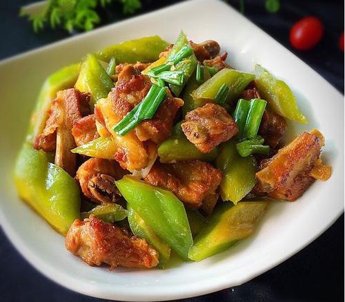 凉瓜焖排骨