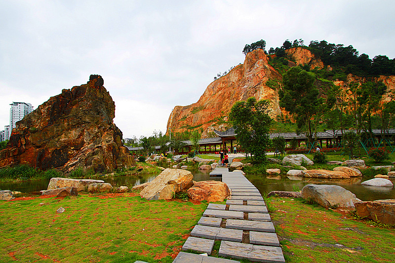  p>杨府山城市公园是温州市区十大公园之冠,位于市区东面,瓯江南岸,东