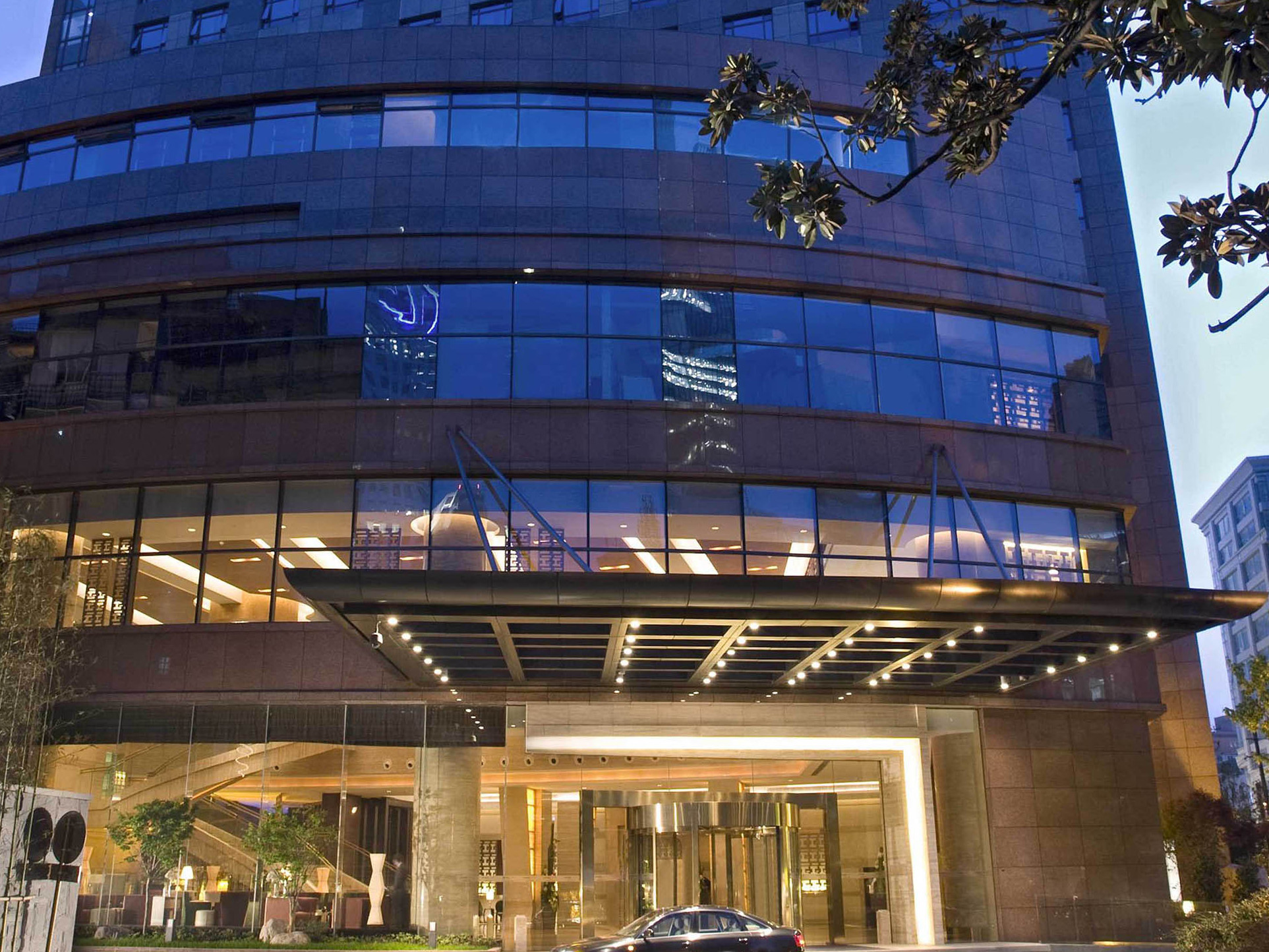  p>上海宏安瑞士大酒店2008年4月开业,共有客房467间.