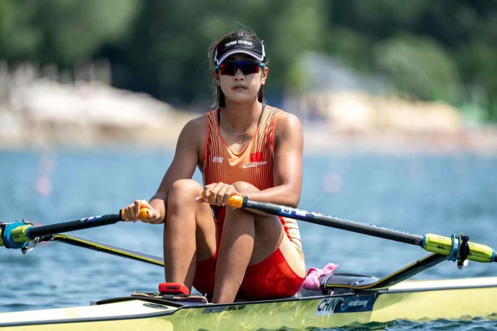  p data-id="gnxbi4lrc5">鲁诗雨,女, 1999年