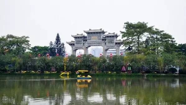  p>大尖山森林公园位于广东省中山市龙塘工业大道三家村,内设停车场 