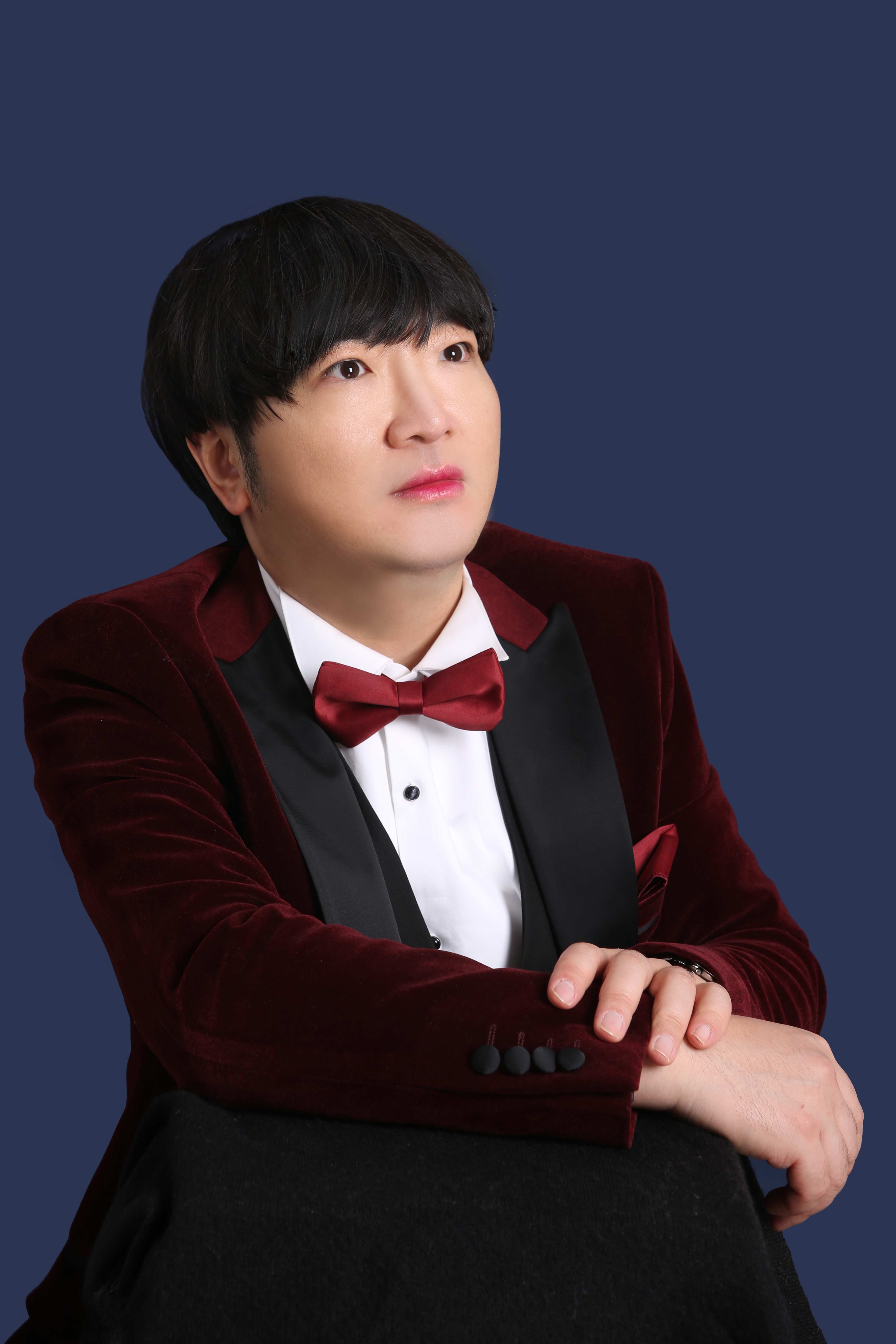 data-ctrid="t40hxfgpaibm">1982年生于北京市,男低音歌手,独唱演员