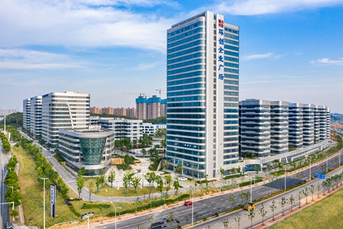  p> span class="ref" data-ctrid="scprxj4xzdcv">2017年,麓谷实业