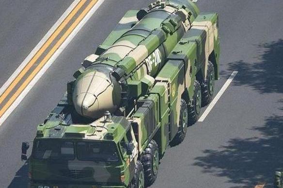 东风-25中程弹道导弹