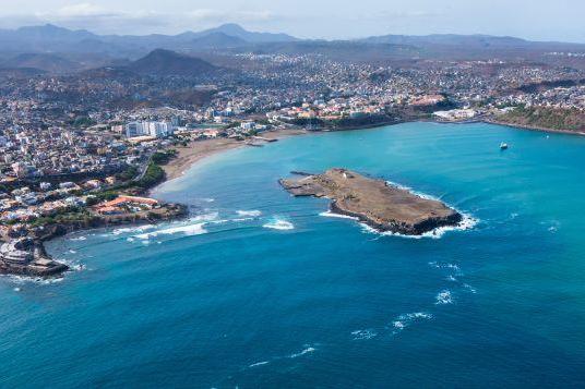 data-lemmaid="3585983">非洲大陆 /a>最西点,西非最大半岛