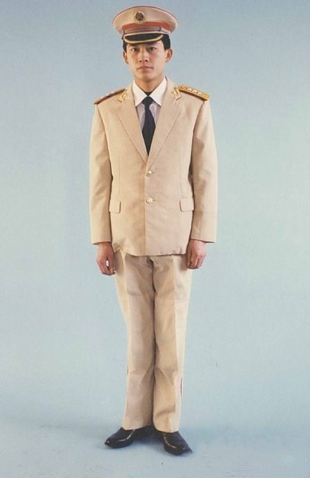 data-lemmaid="458031">中国人民解放军 /a>首次设置礼服