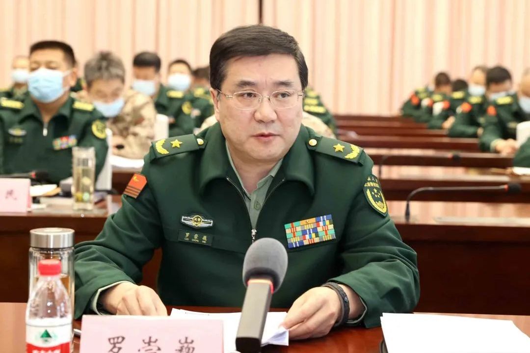  p>罗崇巍,现任武警天津市总队政委.