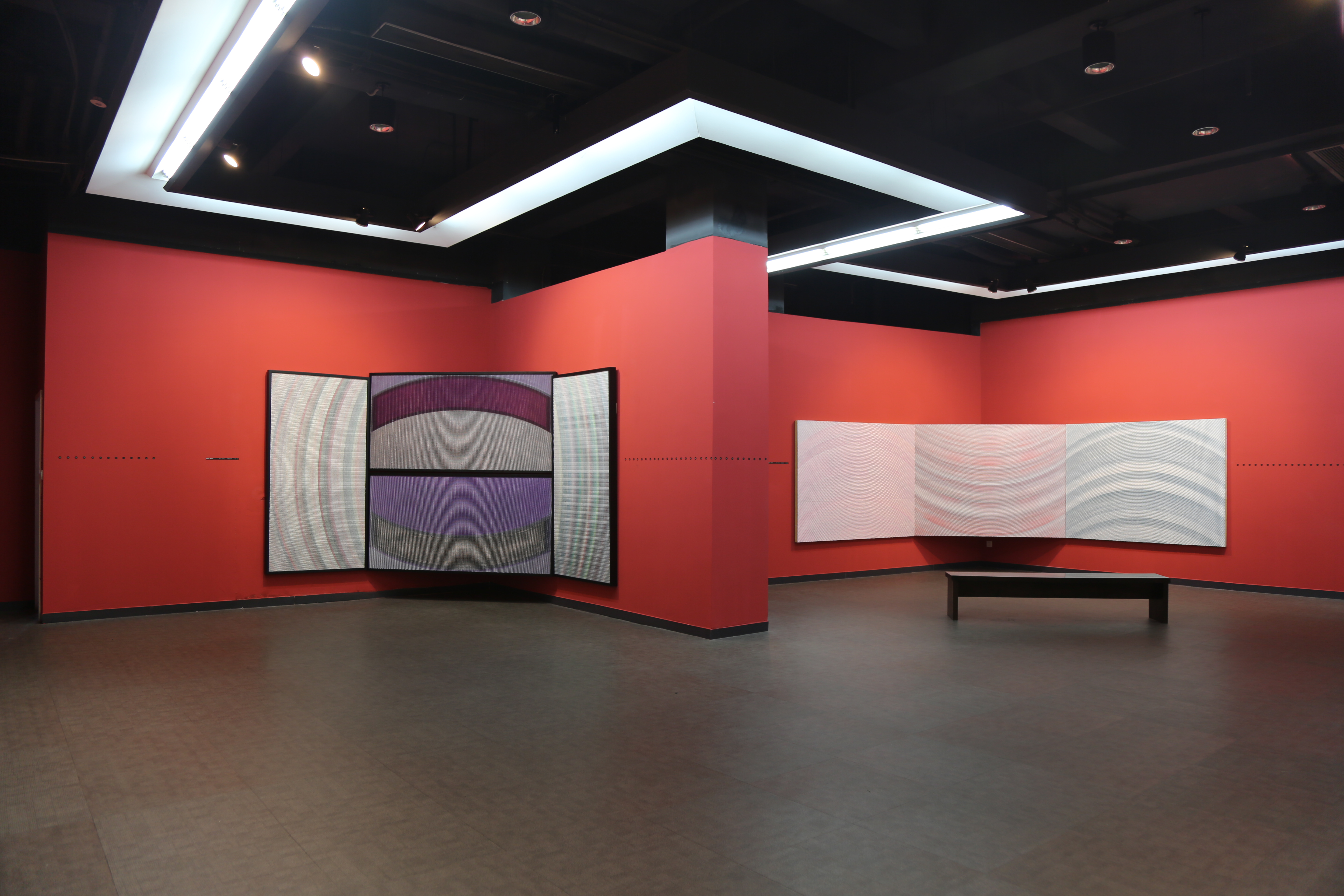 了了阁画廊(了了·艺术传播机构)1999年成立于四川成都,为经营原创