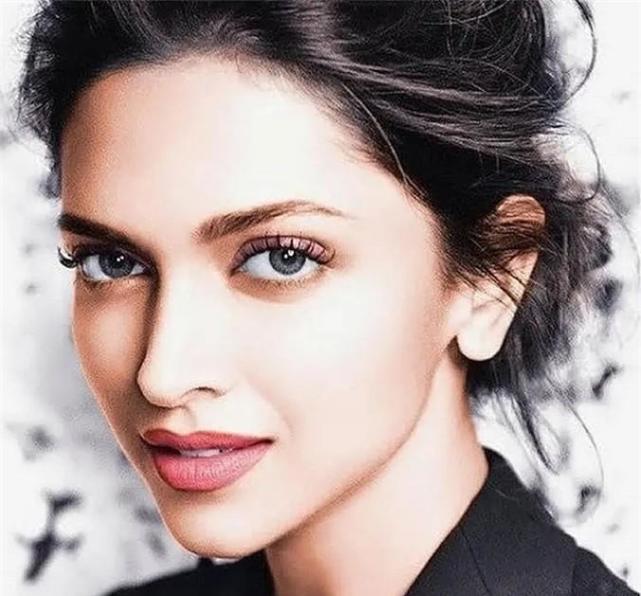 (deepika padukone) /i>,1986年1月5日出生于丹麦哥本哈根,印度女演员