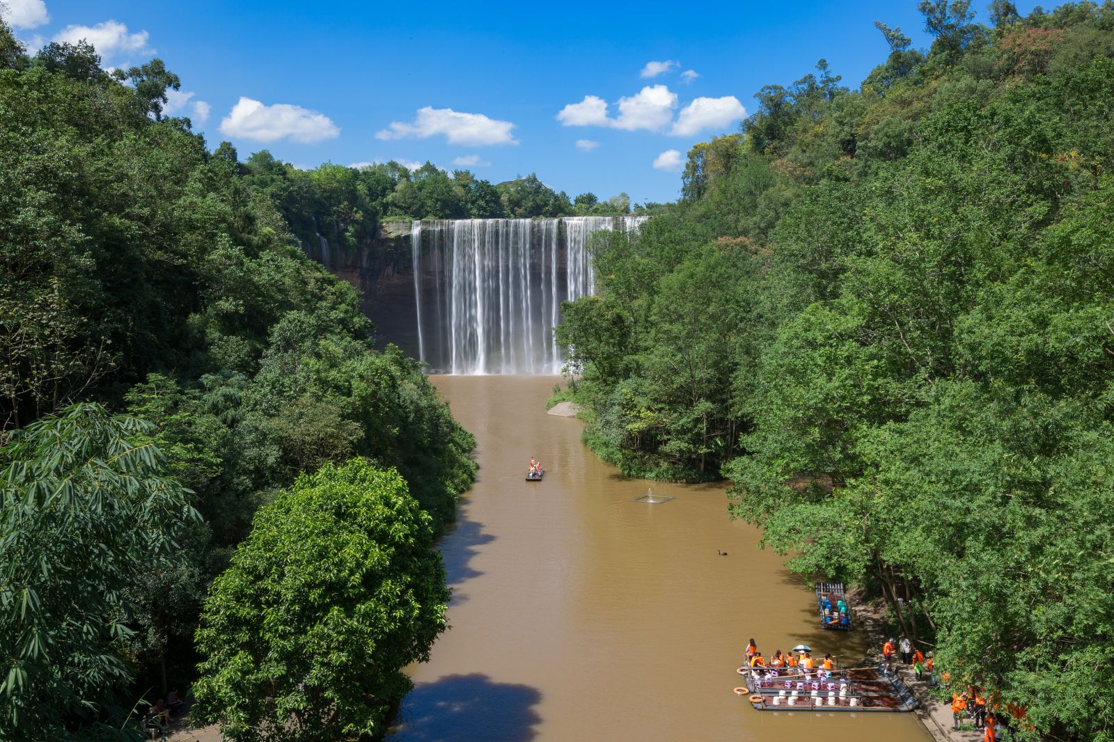  p>重庆万州大瀑布群旅游区地处长江之滨,位于 a target="_blank"