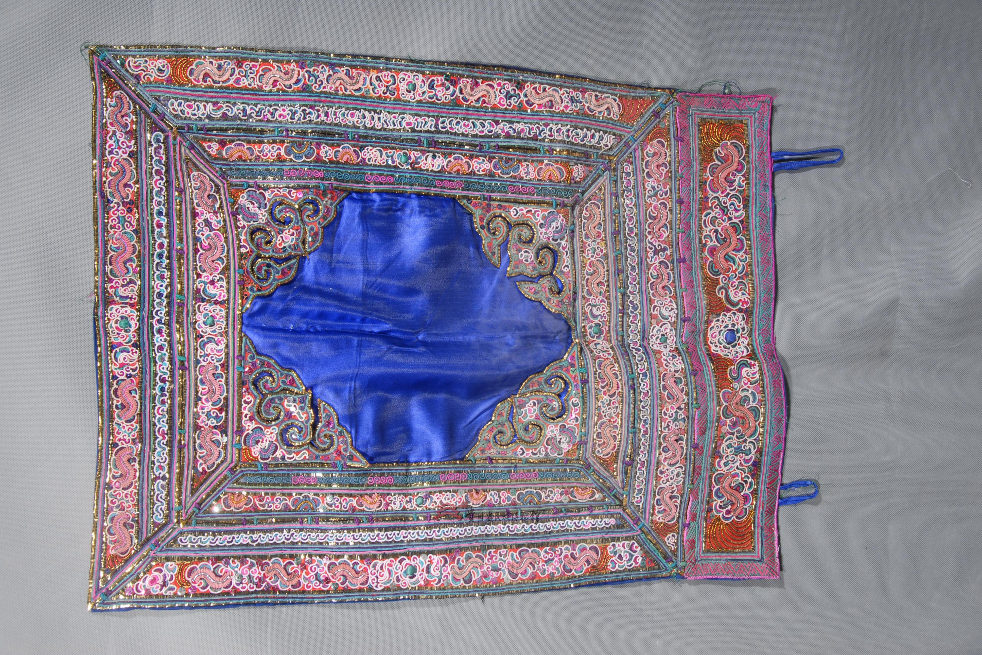 当代黎平侗族缠绣龙纹围腰