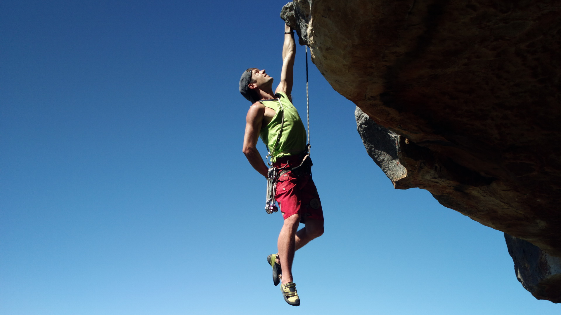 在攀岩运动中,影响肌肉力量耐力的主要因素有肌肉的能量补允,血液供给