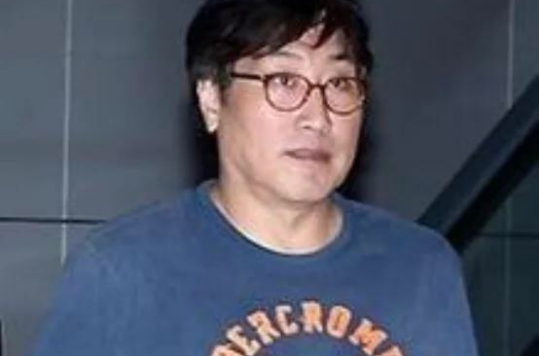  p>郑豪泳(1963-),生于1963年,美籍 a href="#" data-lemmaid="