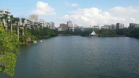  p data-id="gnx4odpr90">霞湖公园位于广东省湛江市 a target="