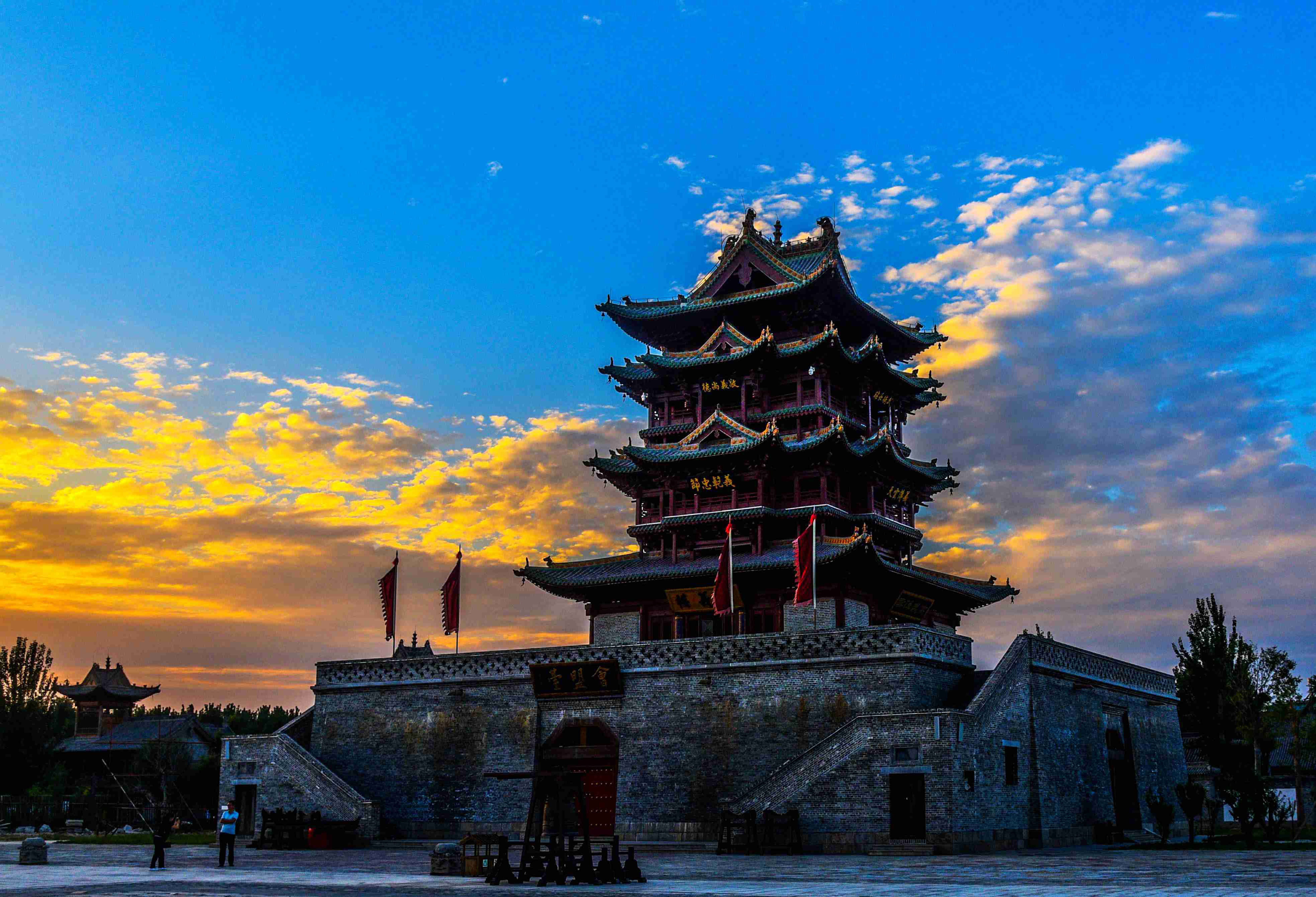  p data-id="gnzlfh45ku">水浒好汉城位于 a target="_blank" href="