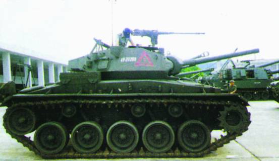 美国m24"霞飞"轻型坦克