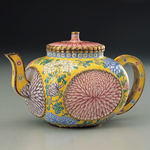 清画珐琅菊花方壶