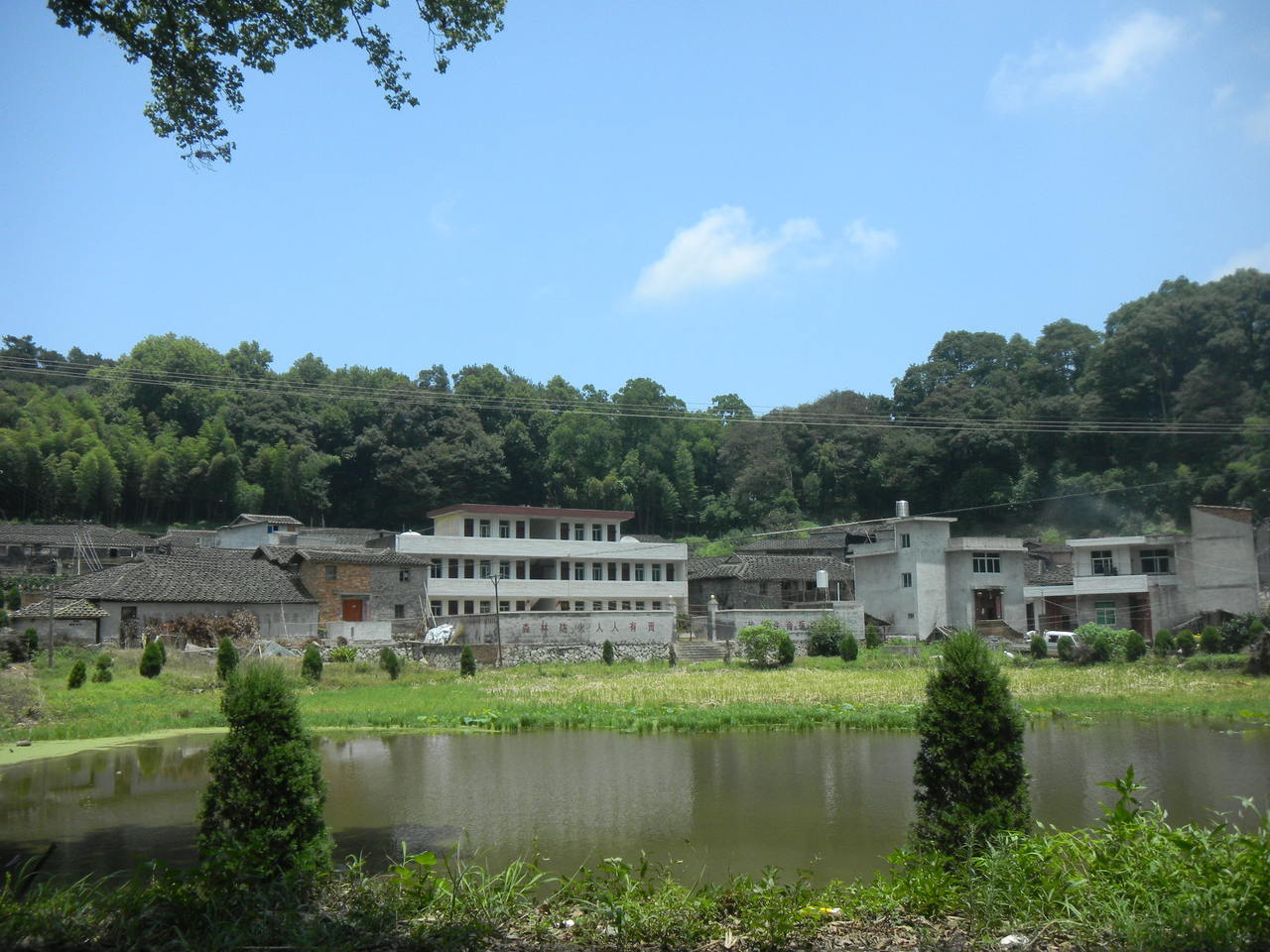 涌山村位于福建省霞浦县高山(山名)顶上的一个山坳里,属松城街道